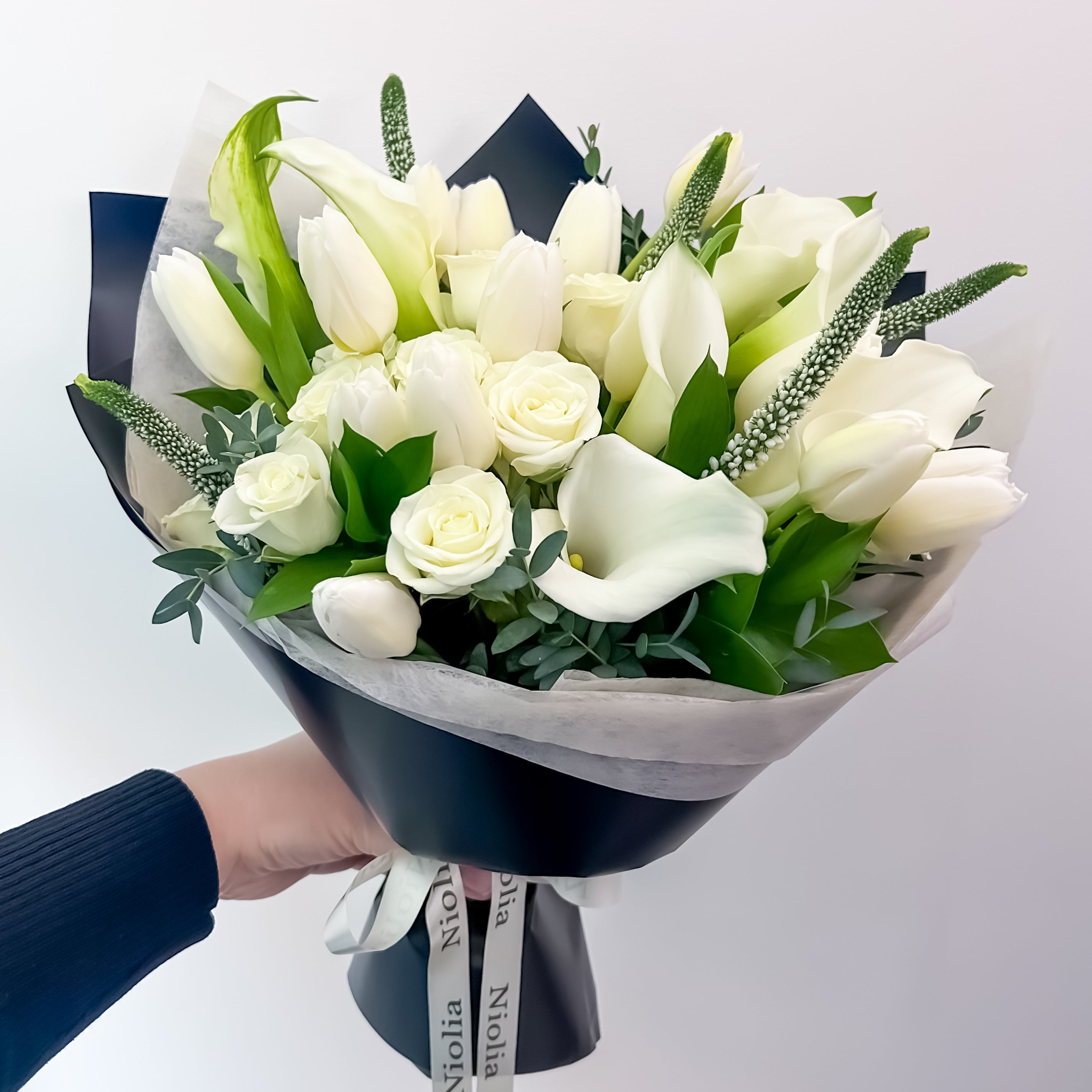 Designed in Niolia’s signature European style, this bouquet feels both timeless and architectural. Flower selection: calla lilies, tulips, spray roses, veronica, and seasonal greenery. Made by Niolia Flower and available for same-day delivery in San Francisco and the Bay Area. 